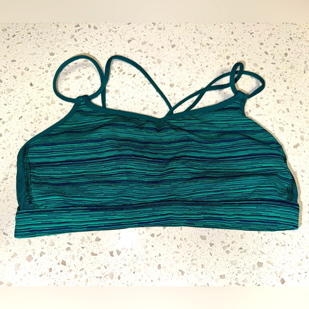 Green lululemon sports bra